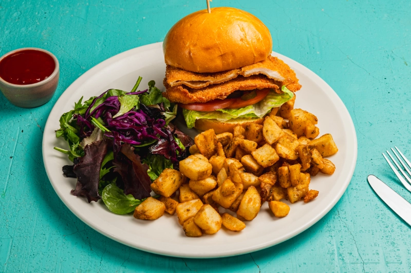 CLASSIC CHICKEN SCHNITZEL BURGER